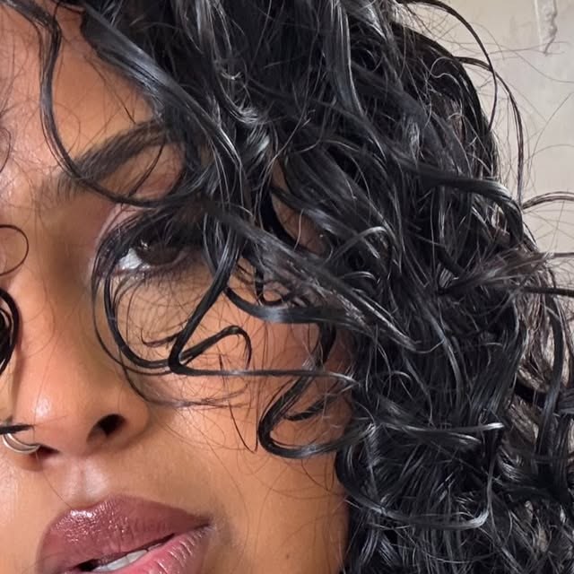 Glossy lips and curls